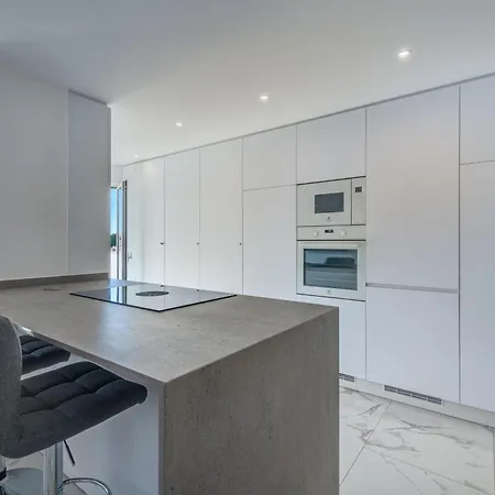 Ocean Drive - Oura - Jacuzzi - By Bedzy * Албуфейра