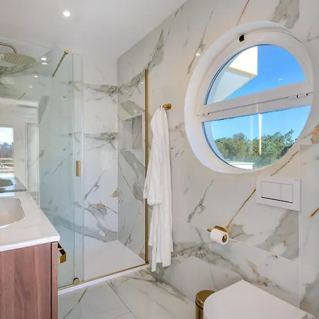 Daire Ocean Drive - Oura - Jacuzzi - By Bedzy