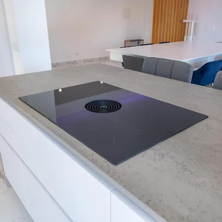 Ocean Drive - Oura - Jacuzzi - By Bedzy Daire *