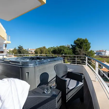 Daire Ocean Drive - Oura - Jacuzzi - By Bedzy