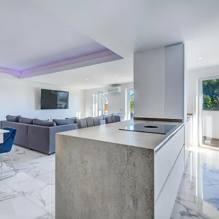 Ocean Drive - Oura - Jacuzzi - By Bedzy *