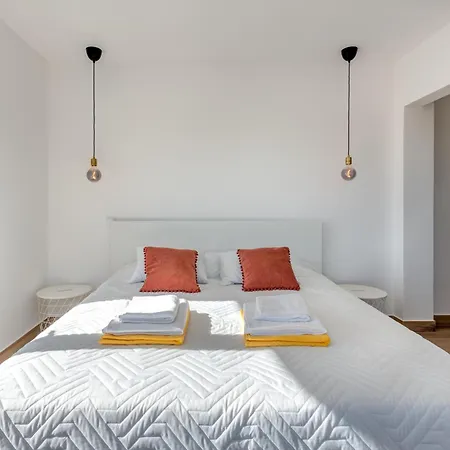 Daire Ocean Drive - Oura - Jacuzzi - By Bedzy